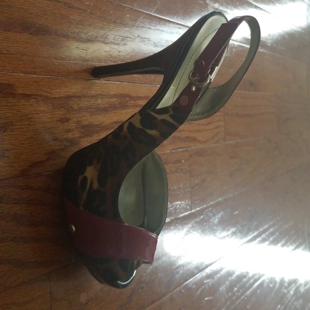 Guess Shoes - Picture 3 of 4